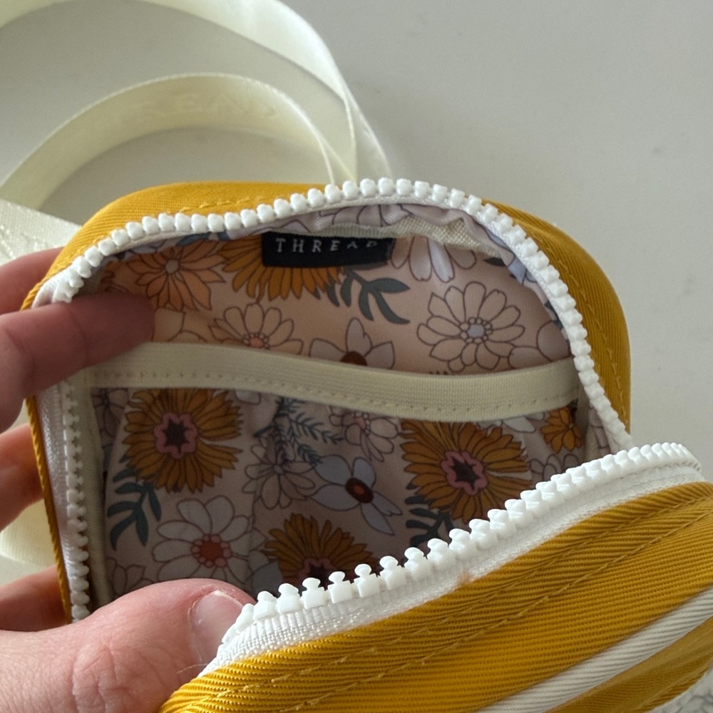 Thread Crossbody Bag. - Picture 2 of 4